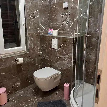 T'n't Apartment *